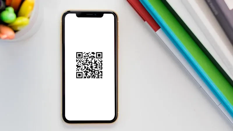 رایلینک | QR کد چیست؟ 7 کاربرد QR کدها در صنایع مختلف QR کد